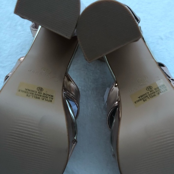 Rose Gold Crisscross Madden Pumps - Picture 6 of 6